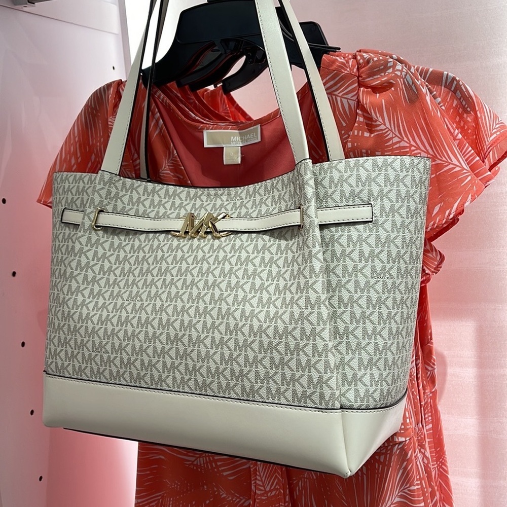 MICHAEL KORS
Reed Large Logo Shoulder Tote Bag
Light Cream Multi
35S3G6RT3B
NWT - Picture 5 of 16